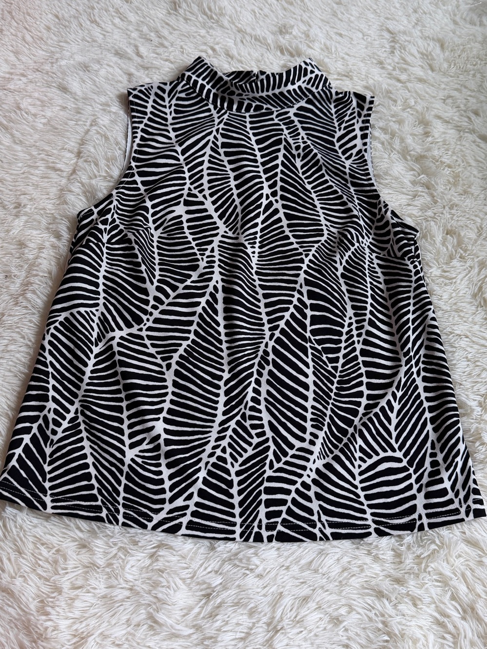 MELLODAY Black & White Leaf-Print Mock Neck Tank